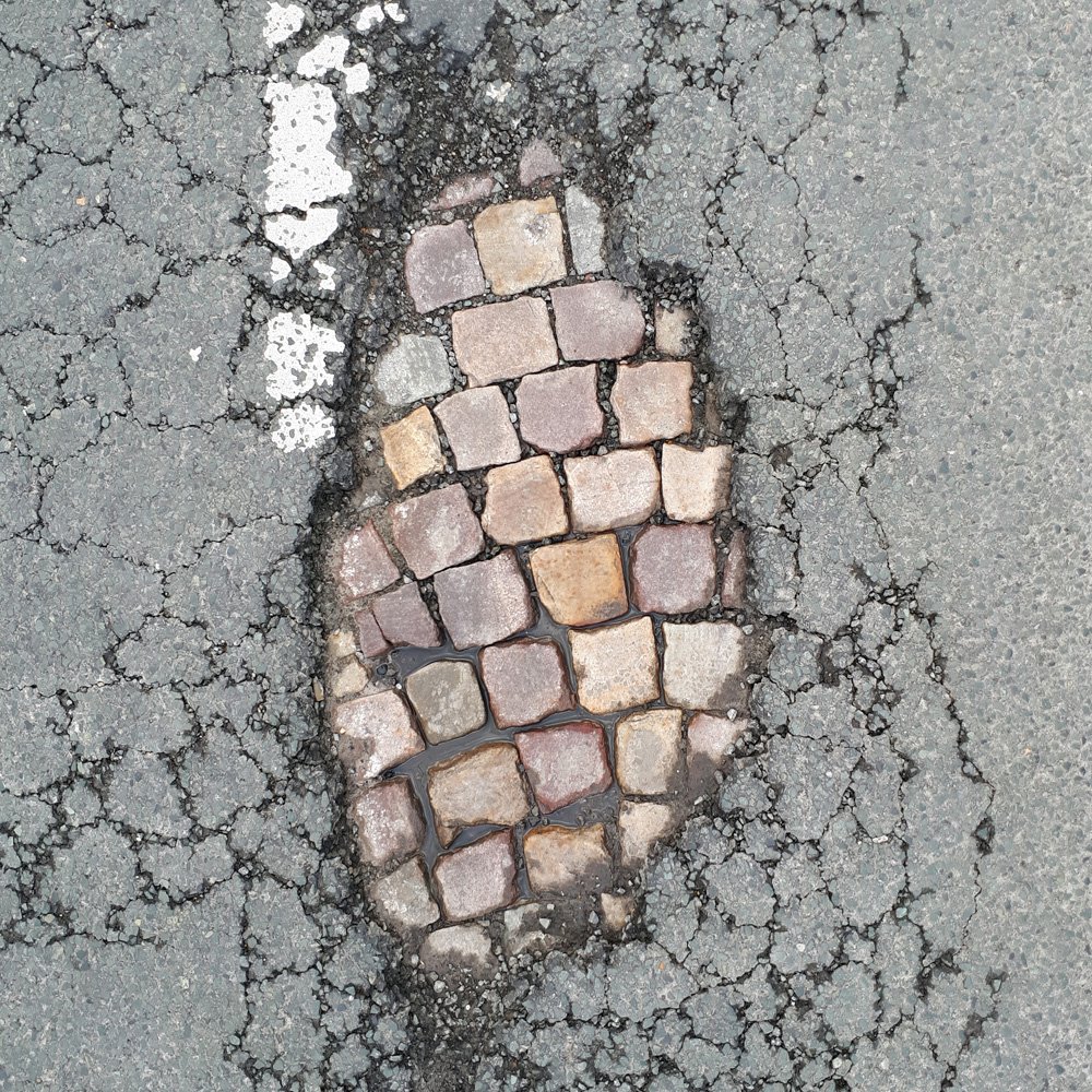 Sous le bitume, les pavés !