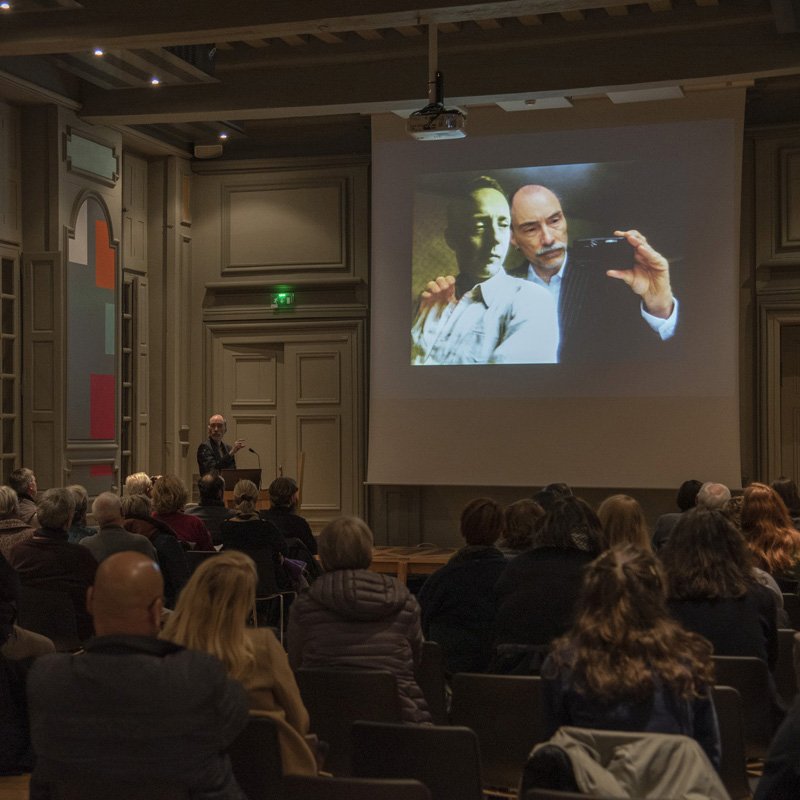 Projections commentées